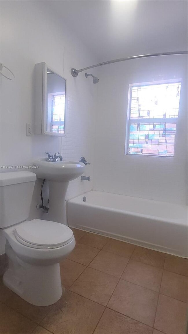 Building Photo - 1322 SW 7th St