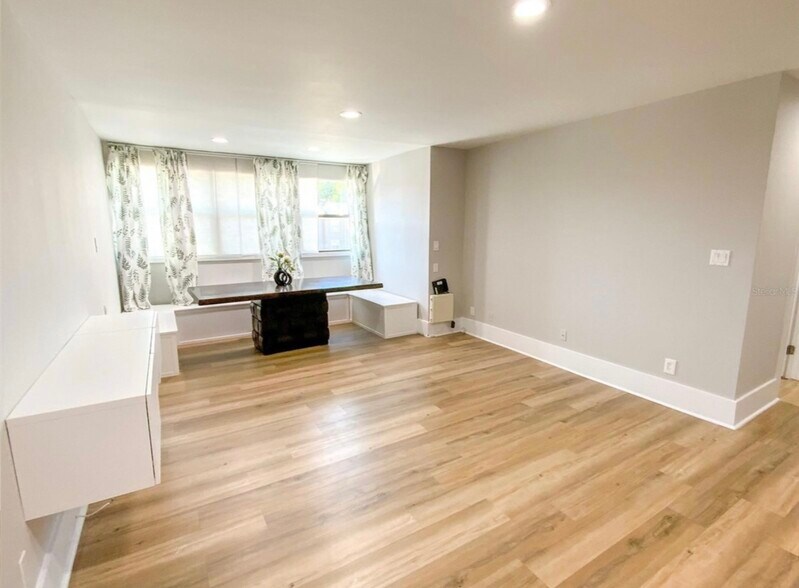 Building Photo - 1400 Gandy Blvd N