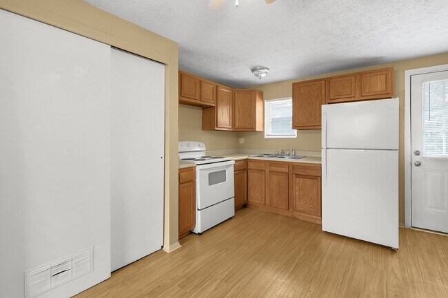 Building Photo - 2 Bedroom Affordable Housing Apartment