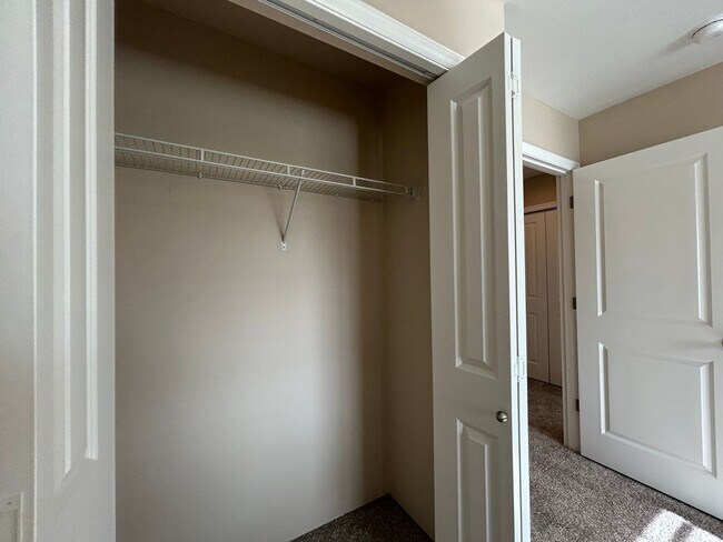 Building Photo - Gorgeous 4 Bed, 2.5 Bath Tuscany Home!