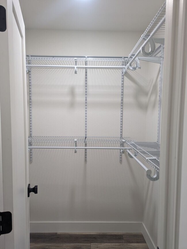 Building Photo - Bright & Inviting 1BDR Ground Level Condo