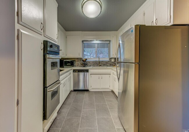 Building Photo - Three Bedroom Single Story Ranch Napa home in Coveted Hidden Valley