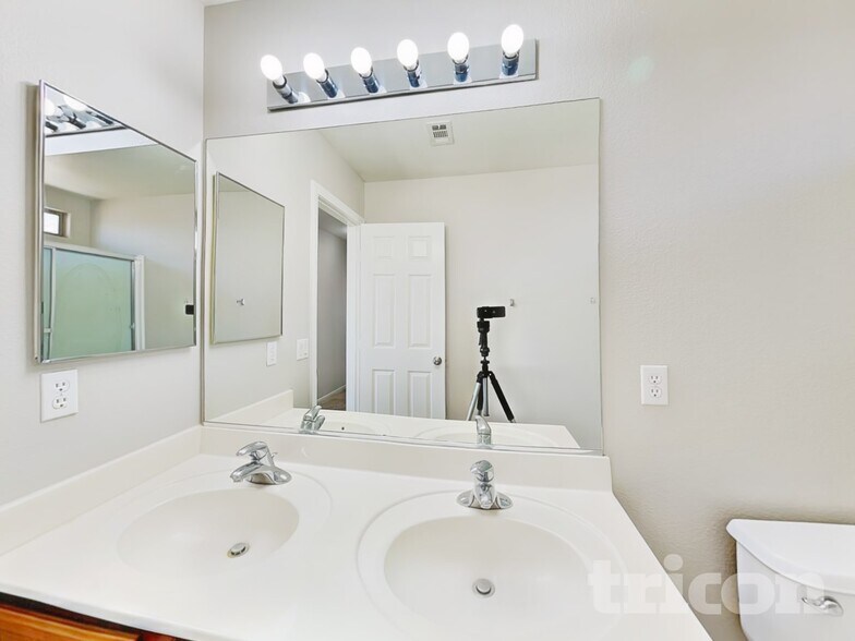 Building Photo - 3593 Ashford Grove St