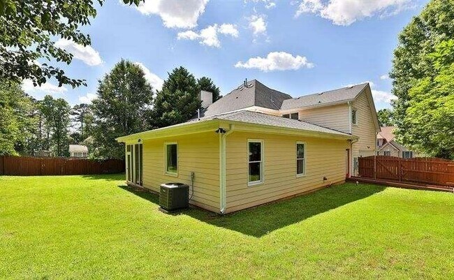 Building Photo - 3520 Mystic Dr