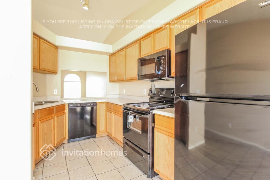 Building Photo - 5703 N 67th Dr
