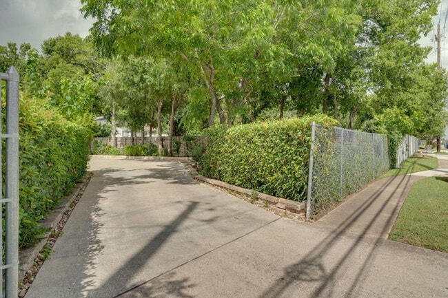 Building Photo - 2609 Wheless Ln