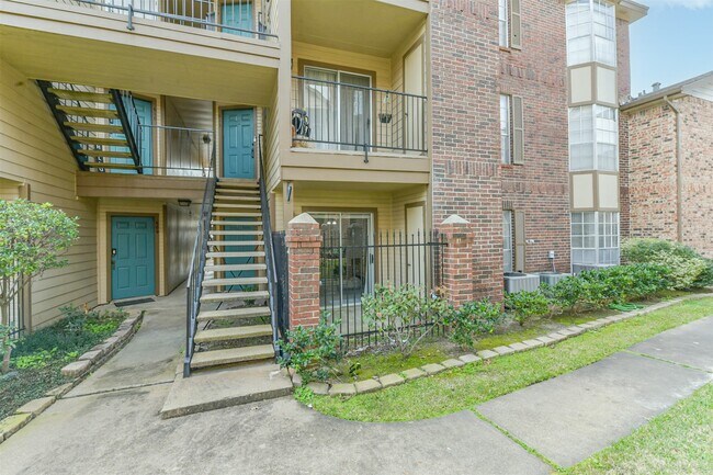 Building Photo - 2121 Hepburn St