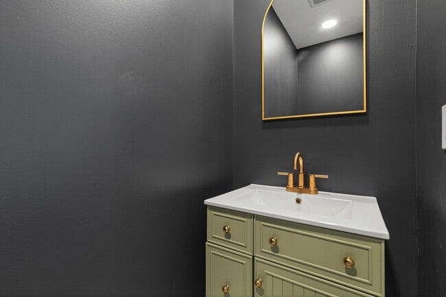 Building Photo - Furnished Luxury Home for Rent-Historic Deutschtown/Northside