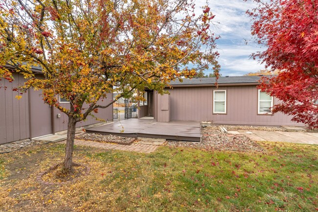 Building Photo - Pet Friendly 3 Bedroom 2 Bath