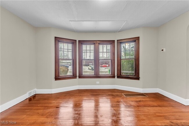 Building Photo - 221 E 266th St