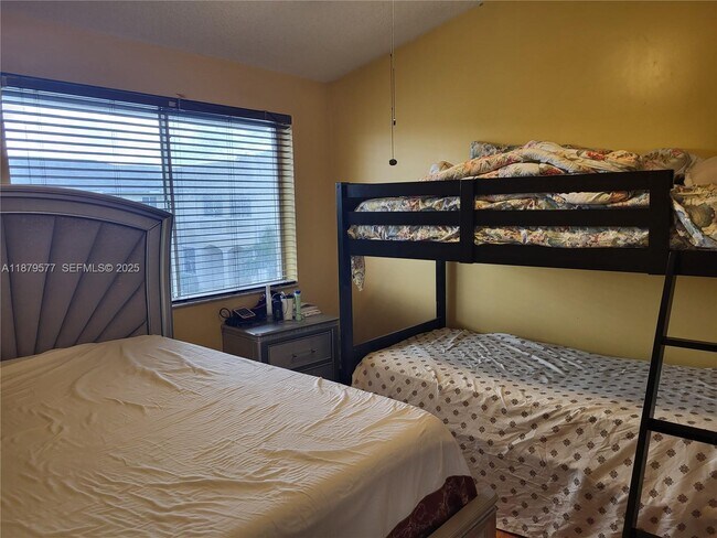 Building Photo - 820 NE 212th Terrace