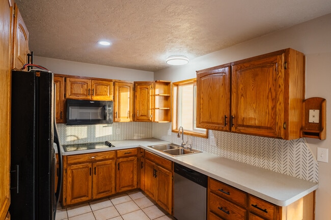 Building Photo - 284 N 45th E