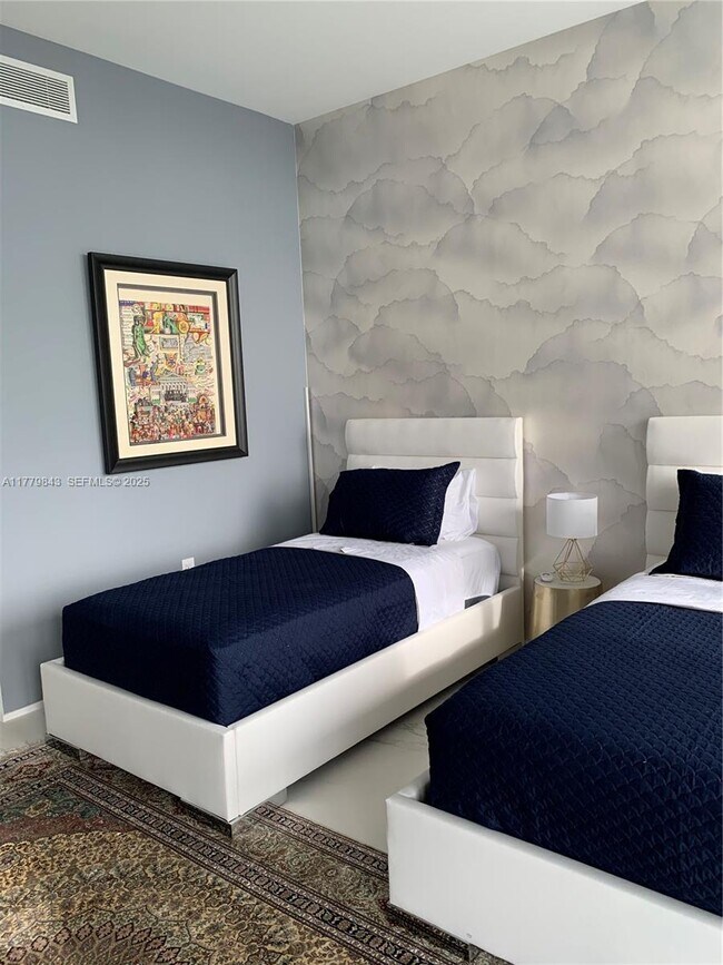 Building Photo - 1000 Biscayne Blvd