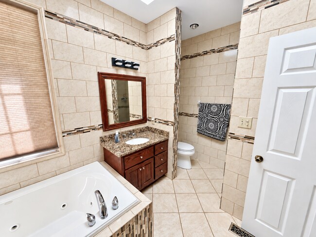 Building Photo - 2040 Webster Grove Dr