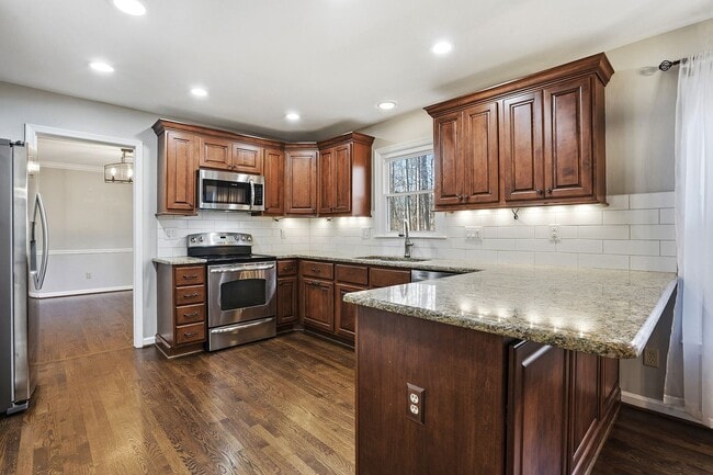 Building Photo - SPACIOUS AND BEAUTIFUL HOME IN DESIRABLE APEX