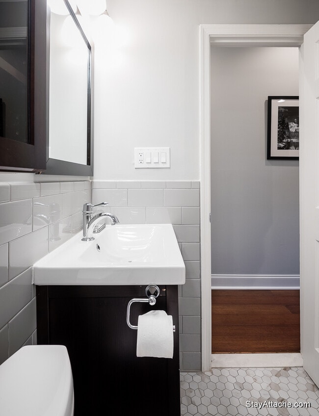 Building Photo - 1724 21st St NW