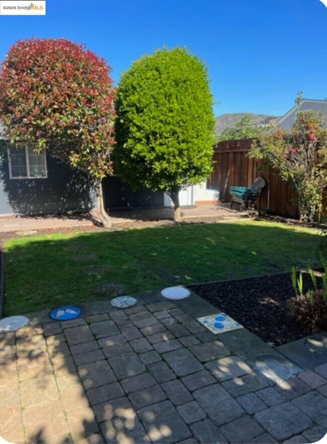 Building Photo - 640 Myrtle Ave