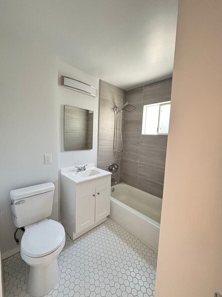 bathroom - 1801 N Glenoaks Blvd