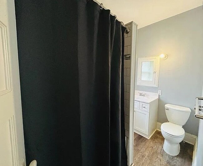 Building Photo - 983-985 87th Ave W