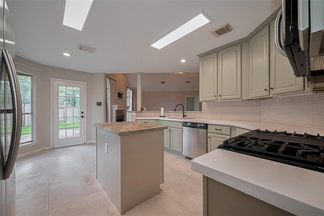 Building Photo - 6303 Palm Ct