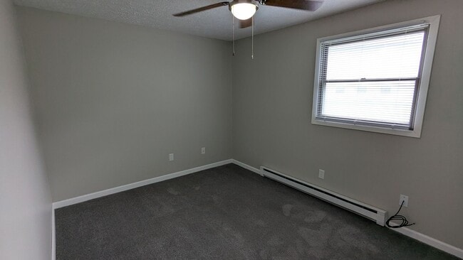 Building Photo - 847 Kerns Dr NE