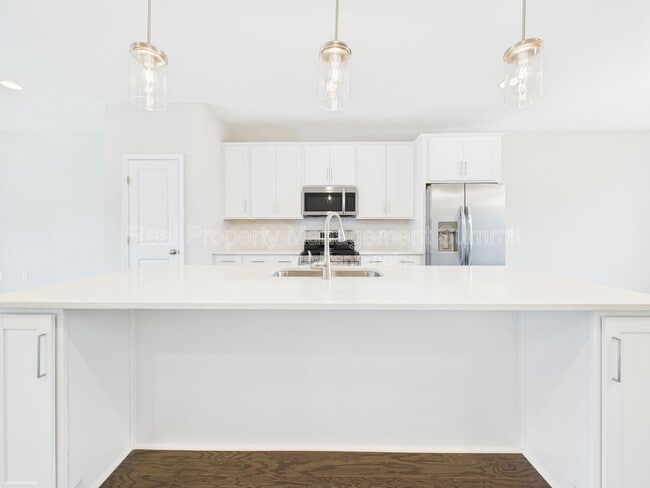 Building Photo - 3483 Monterey Dr