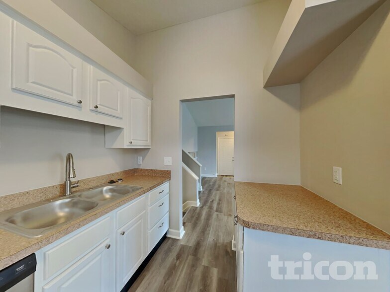 Building Photo - 7819 Cardinal Cove N