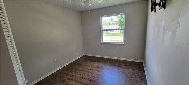 Building Photo - 1425 NE Old Mill Dr