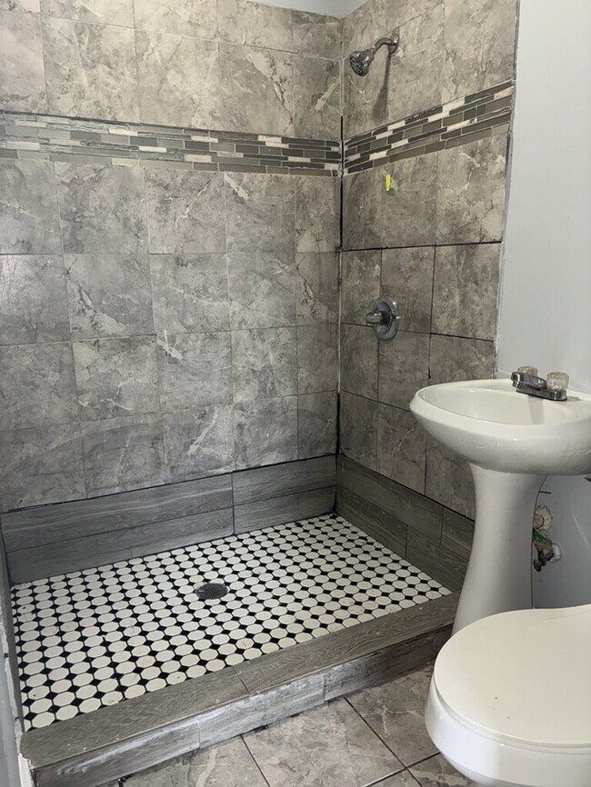 Building Photo - "Spacious 5-Bedroom Haven with 3 Baths and 3100 Sq Ft of Comfort in Easley!"