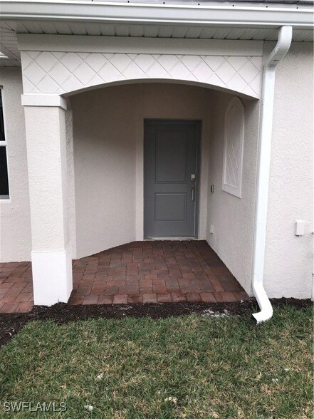 Building Photo - 2016 Vermont Ln