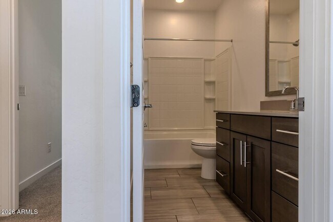 Building Photo - 9115 W Glenrosa Ave