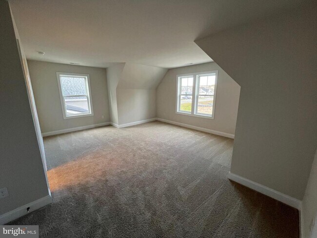 Building Photo - 33743 Catching Cv