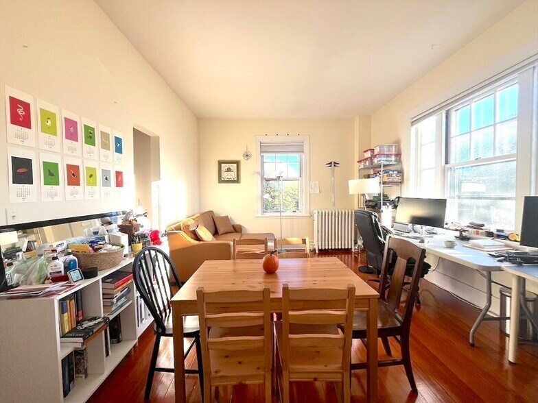 Building Photo - 371 Harvard St