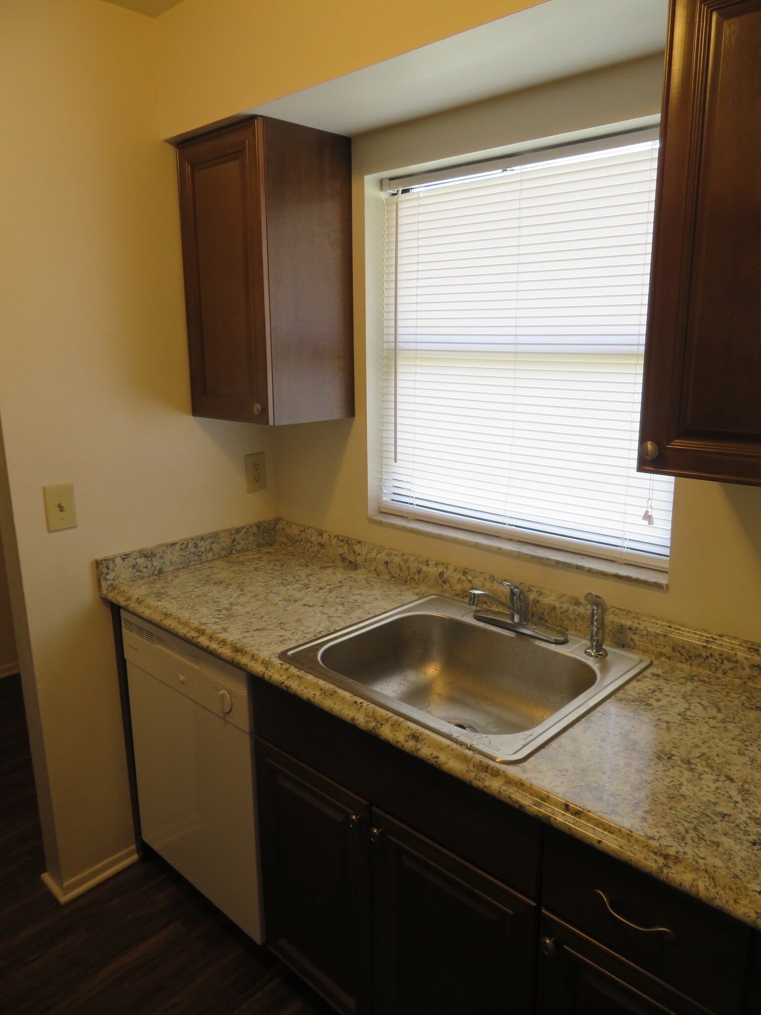 Brand new kitchen with dishwasher - 2418 S San Gully Rd