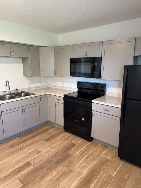 Building Photo - 623 E Bain St