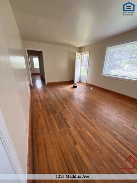 Building Photo - 1215 Maddux Ave