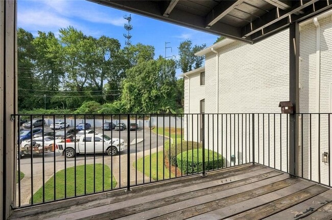 Building Photo - 5095 Roswell Rd NE