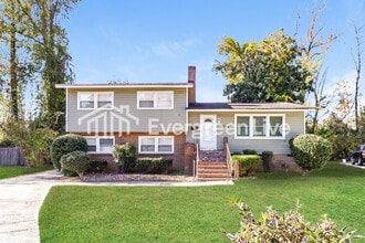 Building Photo - 1639 Vancouver Dr