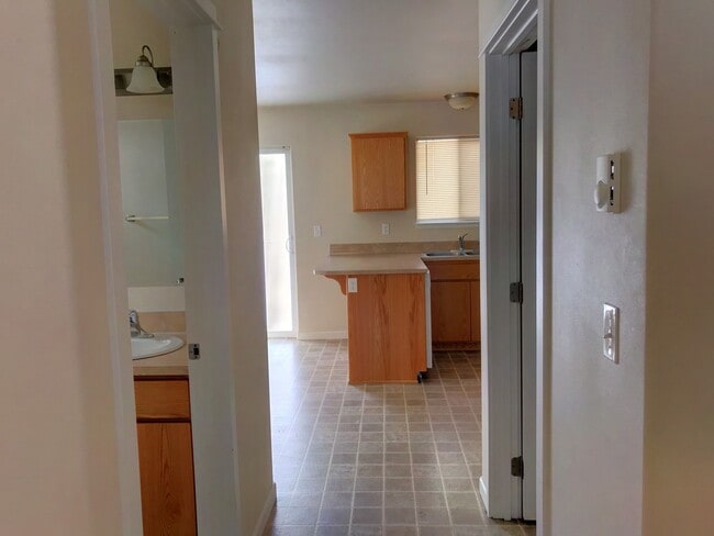 Building Photo - 1030 Alturas Dr