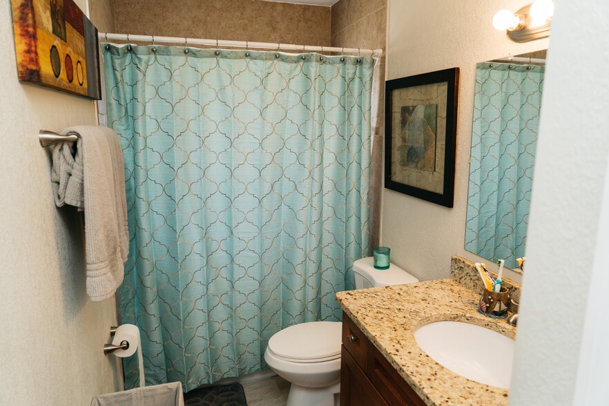 bathroom - 3012 Rogan Rd