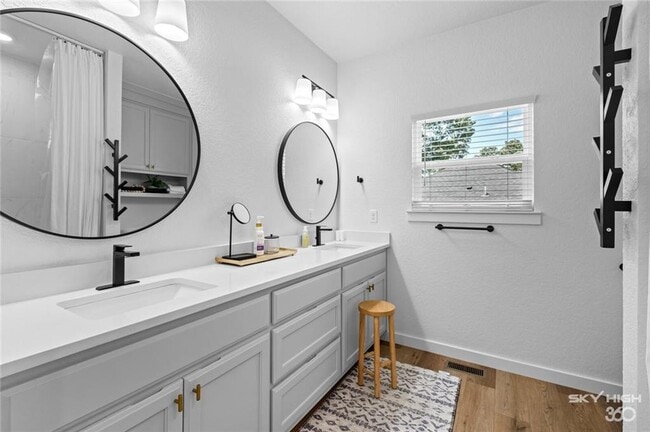 Building Photo - 5 Blandford Ln