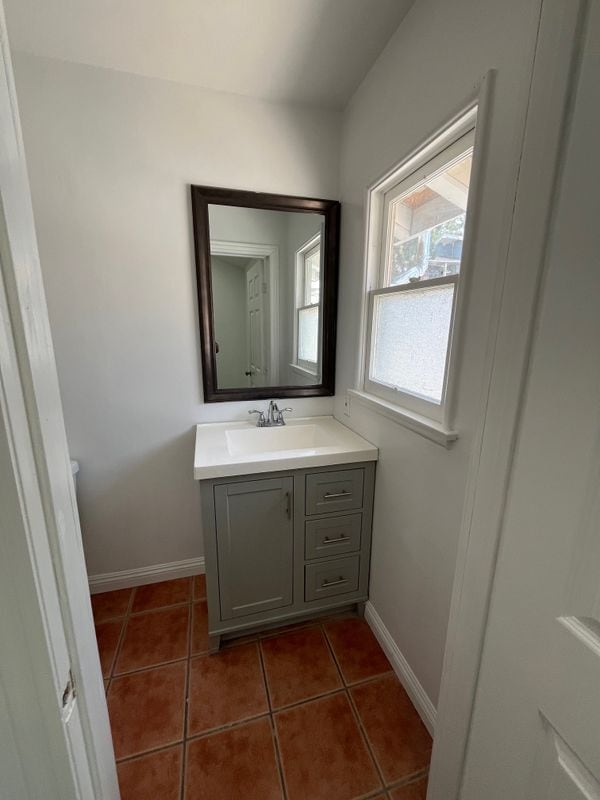 Building Photo - 809 S Knott Ave