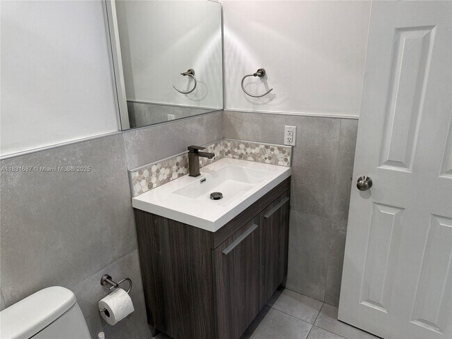 Building Photo - 14500 SW 88th Ave