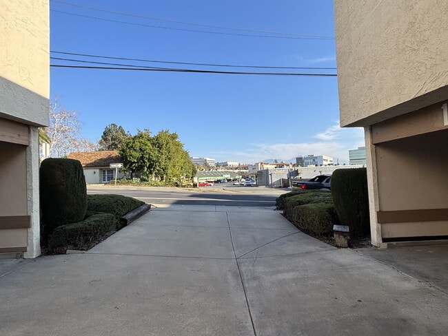 Building Photo - 1825 Harrison St