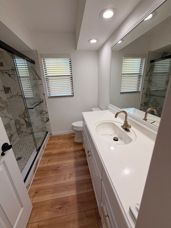 Building Photo - Highly sought after 2/2 in Gulf Gate