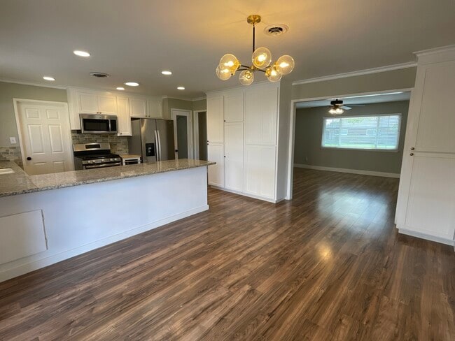 Building Photo - 8909 Dontree Way