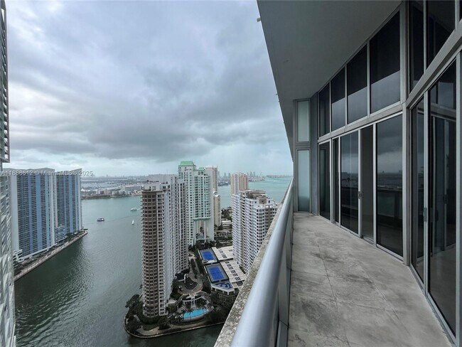 Primary Photo - 495 Brickell Ave