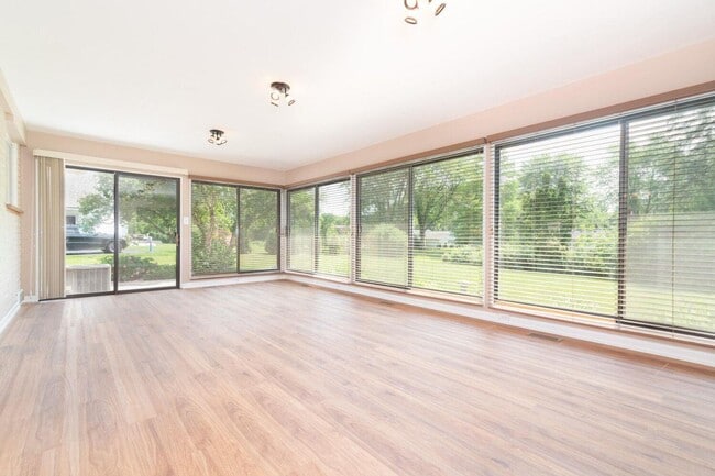 Building Photo - 3672 Middlebury Ln