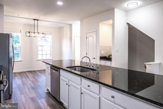 Building Photo - 3541 Woodlake Dr