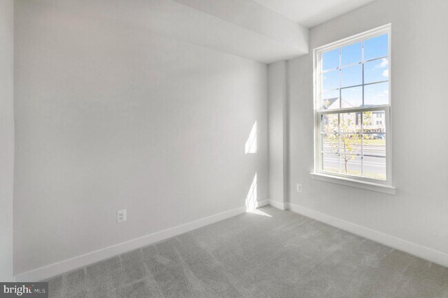 Building Photo - 14024 Sunrise Valley Dr